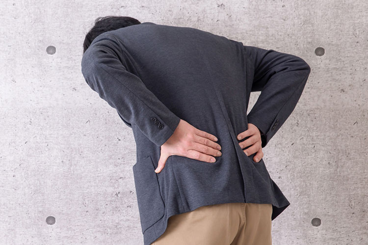 腰痛のイメージ写真